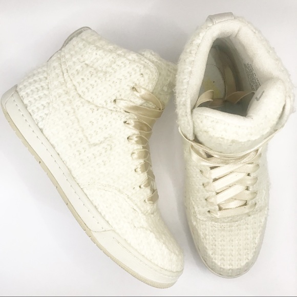 Nike Shoes - Nike Air Royalty VT TZ Knitted | Tweed Women's Sz. 7 | Off Wht Nike Air NEW Swan